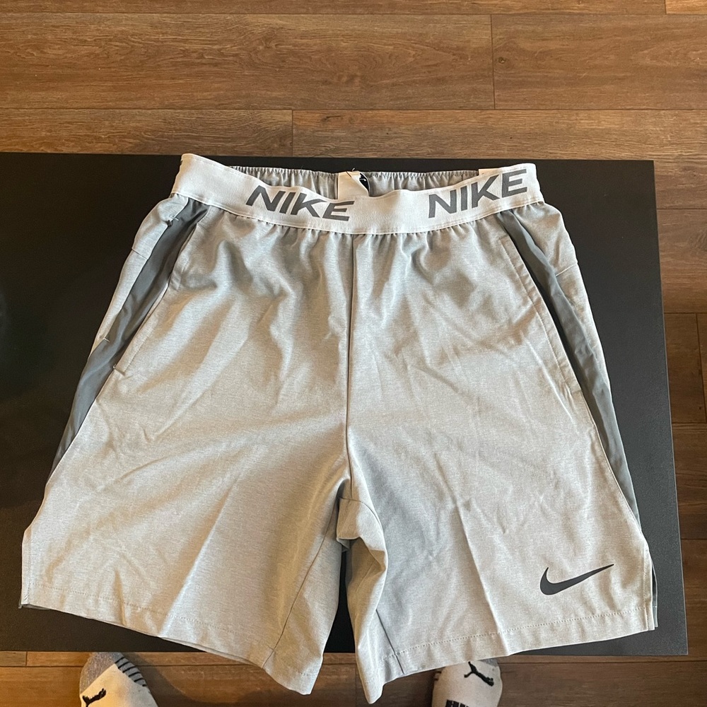 Men’s Grey Nike shorts